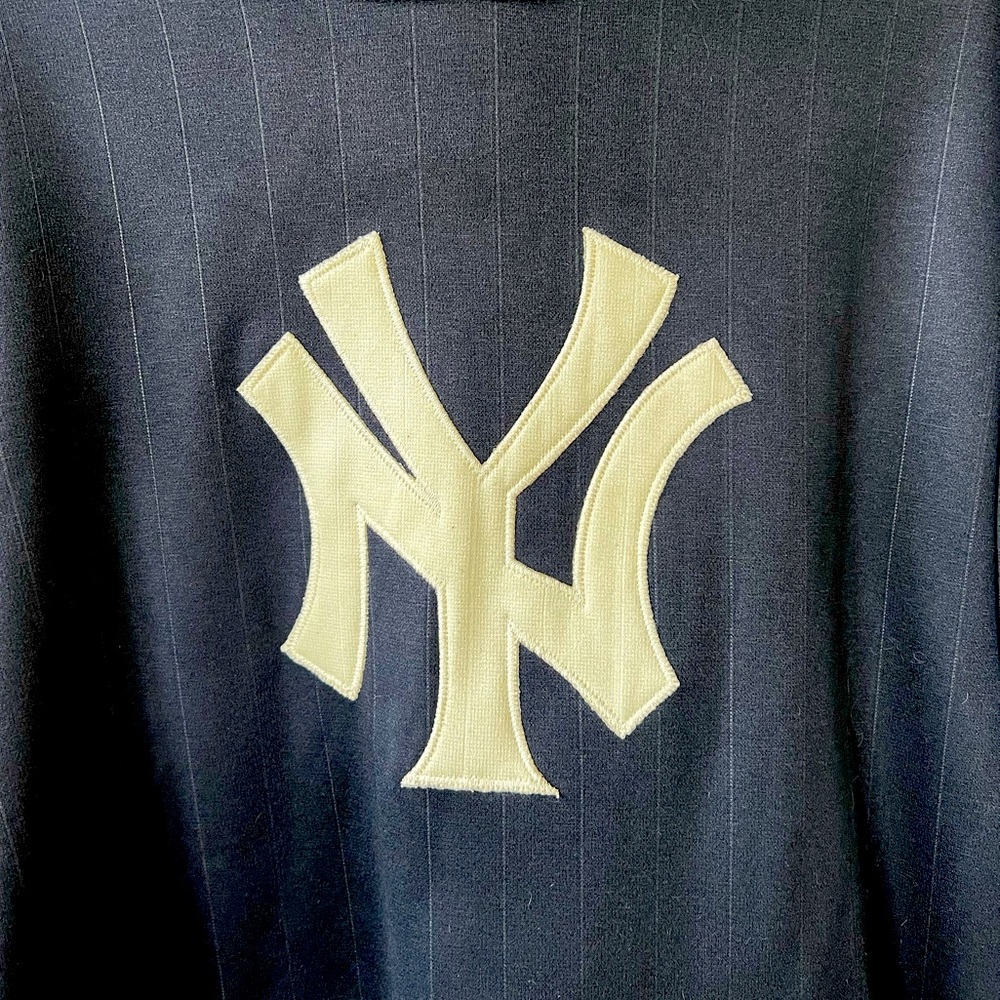 Nike Therma-Fit hoodie; New York Yankees with stitched front logo